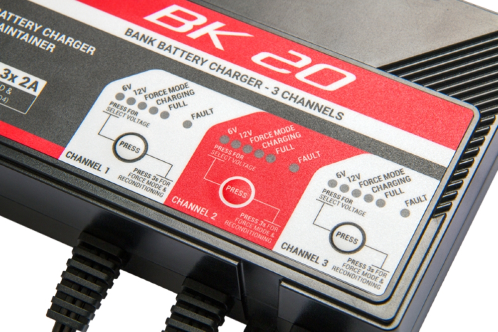 Chargeur de batterie BK 20 6V/12V 3x2A